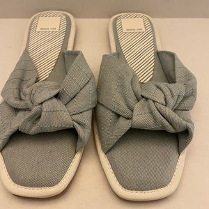 Amazing condition Dolce Vita sandals